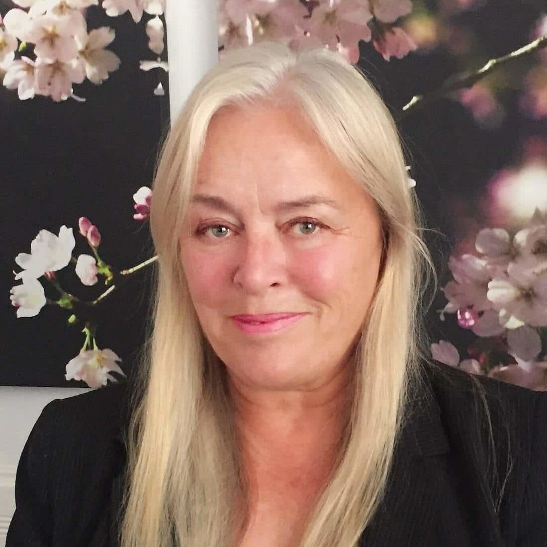 Loraine-550×590 Loraine Harris